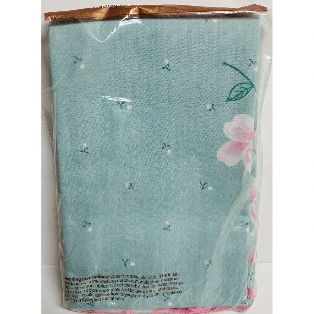 Vtg Caress Burlington No Iron 2 Standard Pillowcases Pretty Floral Made USA NOS